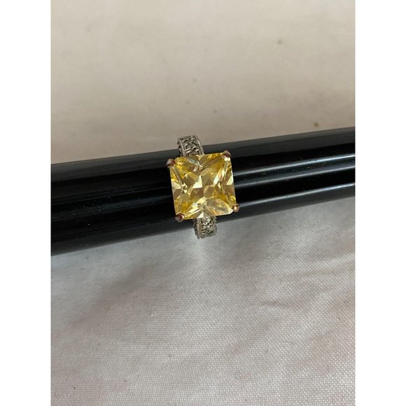 Beautiful yellow CZ ring sz 7 - Picture 5 of 5